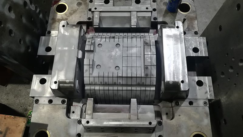 级进模加工：揭秘高效多工序模具加工流程