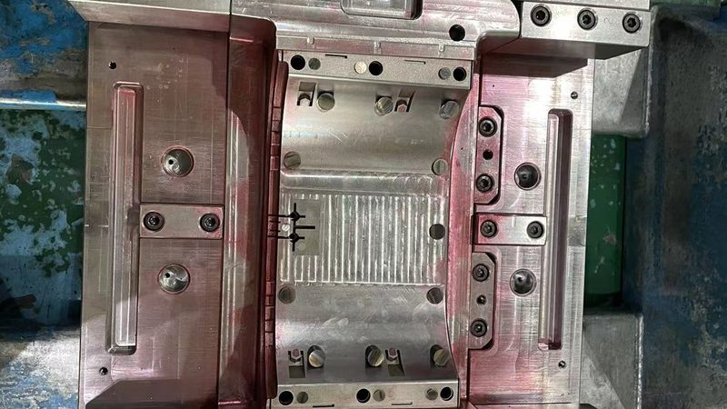 电子托盘吸塑模具：揭秘其制造工艺与选型要点**